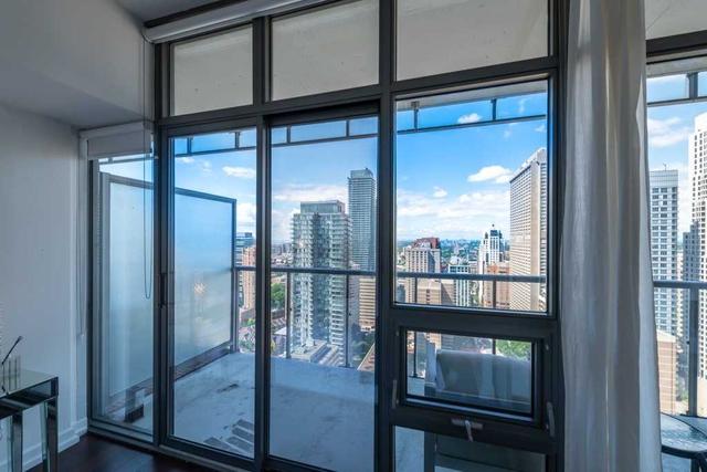 3007 - 33 Charles St E, Condo with 2 bedrooms, 1 bathrooms and 1 parking in Toronto ON | Image 9