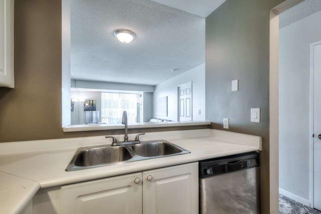 606 - 1 Lee Centre Dr, Condo with 2 bedrooms, 2 bathrooms and 1 parking in Toronto ON | Image 7