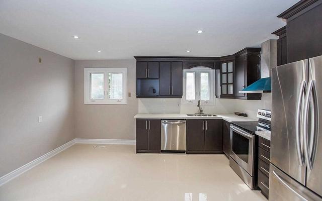 22 Norbert Rd Rd, House semidetached with 3 bedrooms, 2 bathrooms and 1 parking in Brampton ON | Image 2