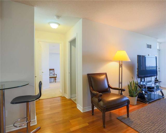 1405 - 5229 Dundas St W, Condo with 2 bedrooms, 2 bathrooms and 2 parking in Toronto ON | Image 3