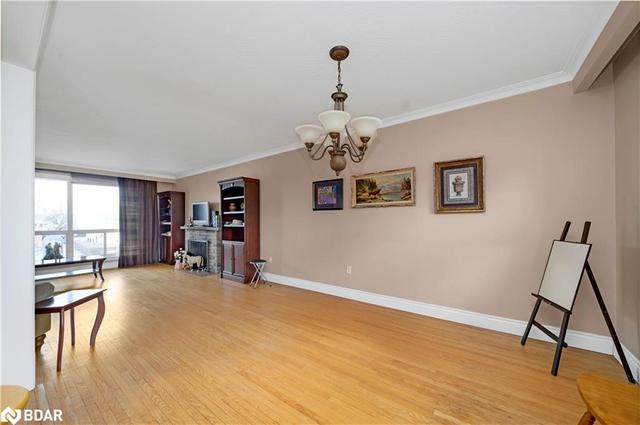 23 Ludstone Drive, House detached with 4 bedrooms, 2 bathrooms and 5 parking in Toronto ON | Image 3