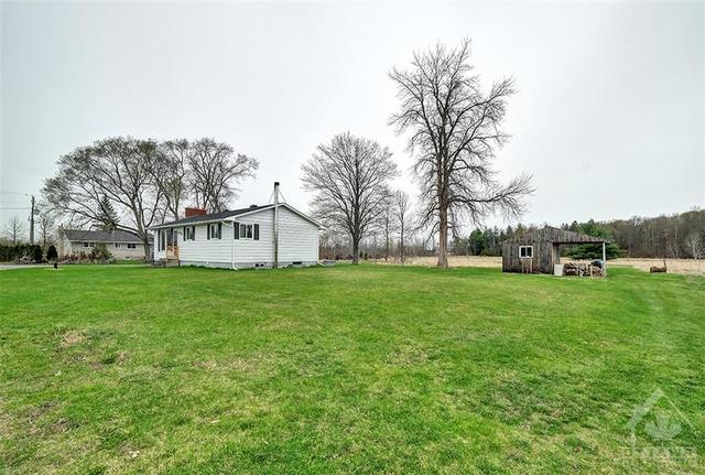 5243 Upper Dwyer Hill Road, House detached with 3 bedrooms, 1 bathrooms and 4 parking in Ottawa ON | Image 4