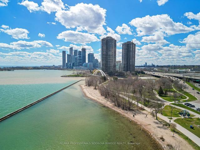 1108 - 15 Windermere Ave, Condo with 1 bedrooms, 2 bathrooms and 1 parking in Toronto ON | Image 10