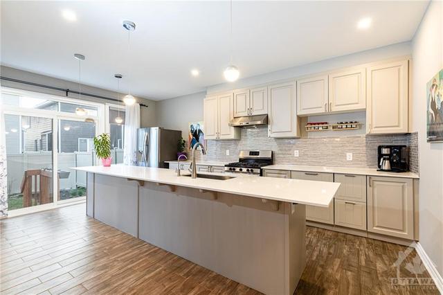 403 Aphelion Crescent, House detached with 4 bedrooms, 3 bathrooms and 4 parking in Ottawa ON | Image 10