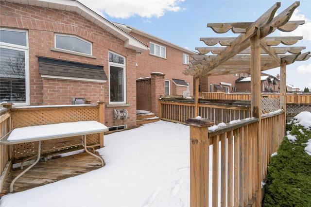 26 Cedarcrest Cres, House attached with 3 bedrooms, 3 bathrooms and 3 parking in Richmond Hill ON | Image 30