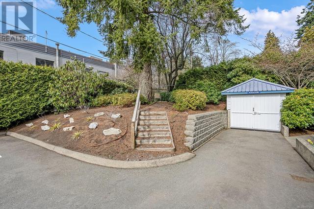 102 - 1970 Comox Ave, Condo with 2 bedrooms, 2 bathrooms and 1 parking in Comox BC | Image 27