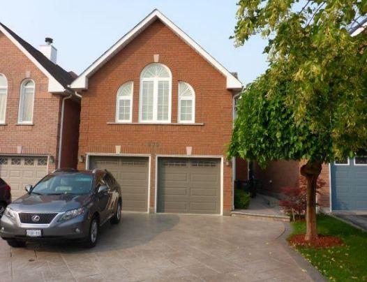 979 Applecroft Circ, House detached with 4 bedrooms, 4 bathrooms and 5 parking in Mississauga ON | Image 1