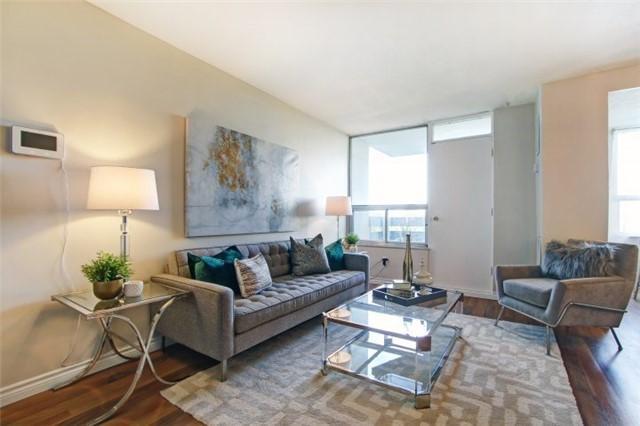 802 - 10 Edgecliff Gfwy, Condo with 2 bedrooms, 1 bathrooms and 1 parking in Toronto ON | Image 3