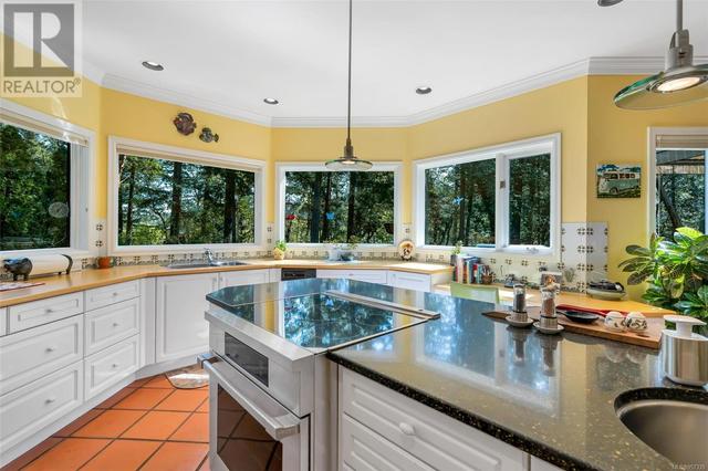 4533 Pheasantwood Terr, House detached with 3 bedrooms, 3 bathrooms and 6 parking in Saanich BC | Image 19