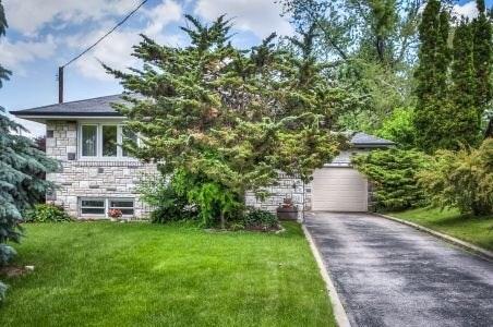 10 Tinder Cres, House detached with 4 bedrooms, 2 bathrooms and 3 parking in Toronto ON | Image 4