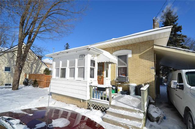 18 Albert St S, House detached with 2 bedrooms, 1 bathrooms and 4 parking in Kawartha Lakes ON | Image 3