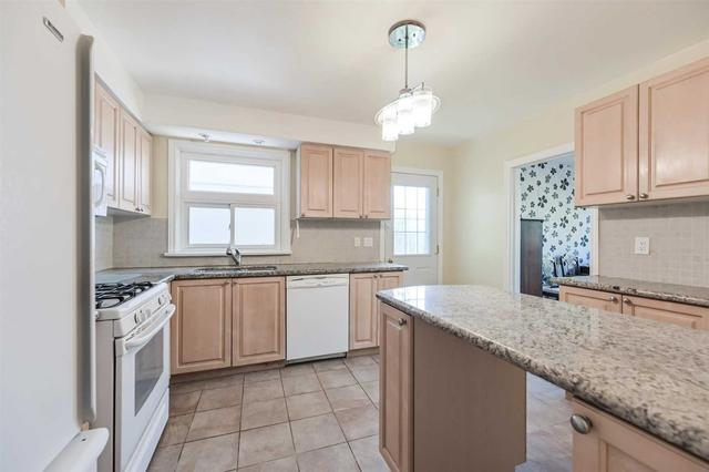45 Oakworth Cres, House detached with 3 bedrooms, 1 bathrooms and 3 parking in Toronto ON | Image 3