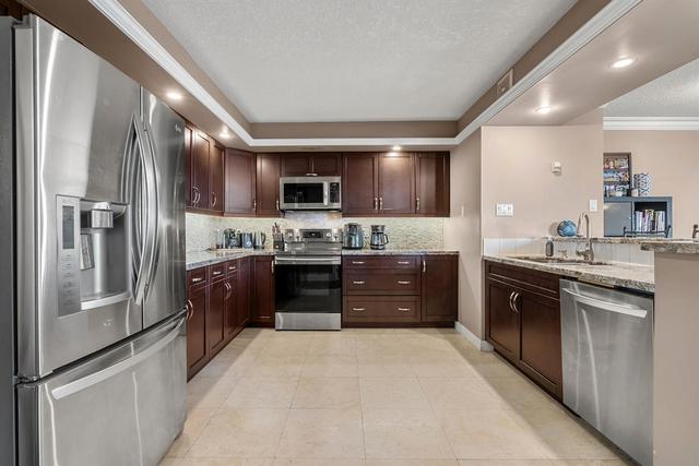 1601 - 1100 8 Avenue Sw, Condo with 2 bedrooms, 2 bathrooms and 1 parking in Calgary AB | Image 2