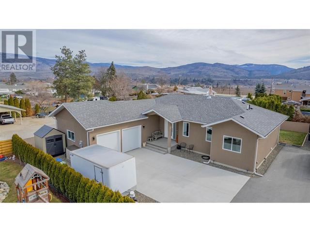 1033 Rockcliffe Road, House detached with 2 bedrooms, 2 bathrooms and 6 parking in Oliver BC | Image 1