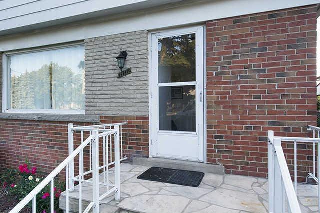 1002 Warden Ave, House detached with 3 bedrooms, 1 bathrooms and 3 parking in Toronto ON | Image 2