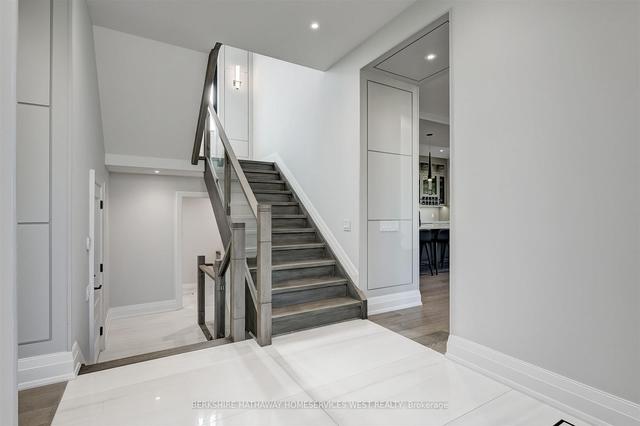 25 Sunnydale Dr, House detached with 4 bedrooms, 5 bathrooms and 5 parking in Toronto ON | Image 24