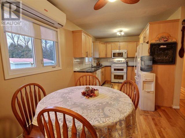 670 Front Rd W, House detached with 2 bedrooms, 1 bathrooms and 5 parking in Champlain ON | Image 4