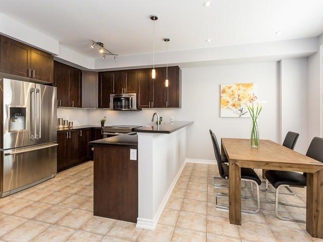 42 Soccavo Cres, Townhouse with 3 bedrooms, 4 bathrooms and 1 parking in Brampton ON | Image 9