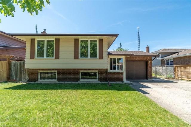 19 Shade Tree Crescent, House detached with 3 bedrooms, 2 bathrooms and 3 parking in St. Catharines ON | Image 1