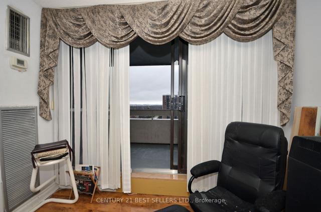 1407 - 25 Kensington Rd, Condo with 3 bedrooms, 2 bathrooms and 1 parking in Brampton ON | Image 2