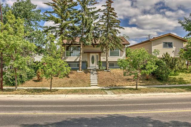 1148 Falconridge Drive Ne, House detached with 5 bedrooms, 2 bathrooms and 4 parking in Calgary AB | Image 2