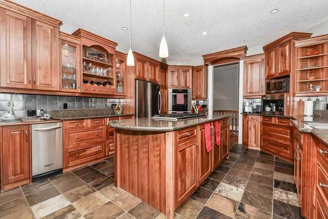 101 Dirksen Crt, House detached with 3 bedrooms, 3 bathrooms and 6 parking in Kitchener ON | Image 9