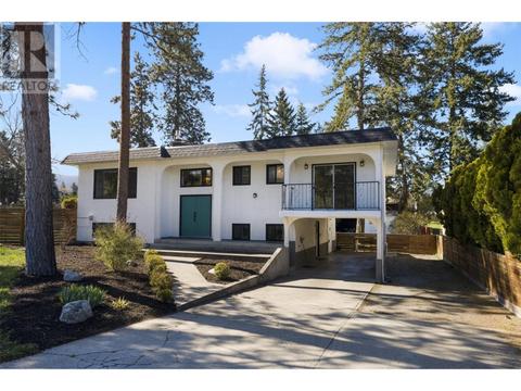1535 Crawford Road, House detached with 4 bedrooms, 2 bathrooms and 4 parking in Kelowna BC | Card Image