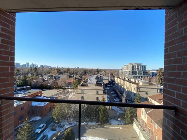 902 - 2 Clairtrell Rd, Condo with 2 bedrooms, 1 bathrooms and 1 parking in Toronto ON | Image 3