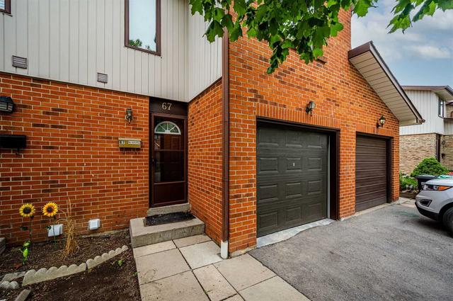 67 Dawson Cres, Townhouse with 3 bedrooms, 2 bathrooms and 2 parking in Brampton ON | Image 12