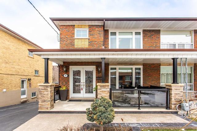 17 Gotham Crt, House semidetached with 3 bedrooms, 3 bathrooms and 7 parking in Toronto ON | Image 1