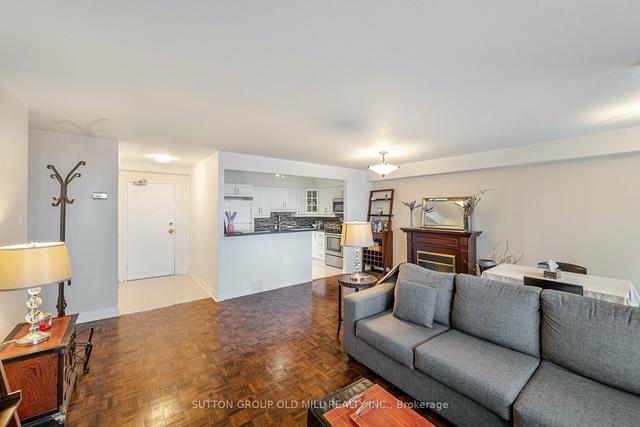 1106 - 15 La Rose Ave, Condo with 3 bedrooms, 2 bathrooms and 1 parking in Toronto ON | Image 4