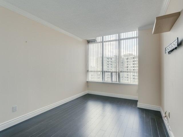 ph110 - 81 Townsgate Dr, Condo with 2 bedrooms, 1 bathrooms and 1 parking in Vaughan ON | Image 4