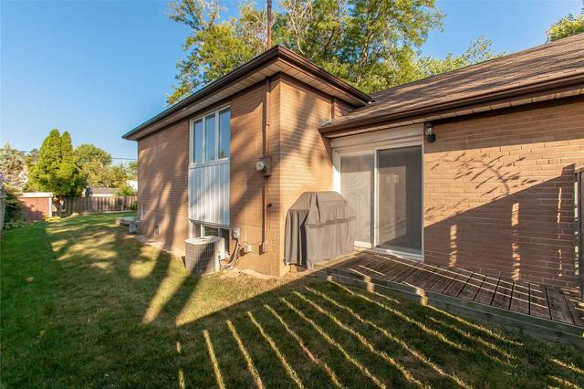 1262 De Quincy Cres, House detached with 3 bedrooms, 2 bathrooms and 3 parking in Burlington ON | Image 2