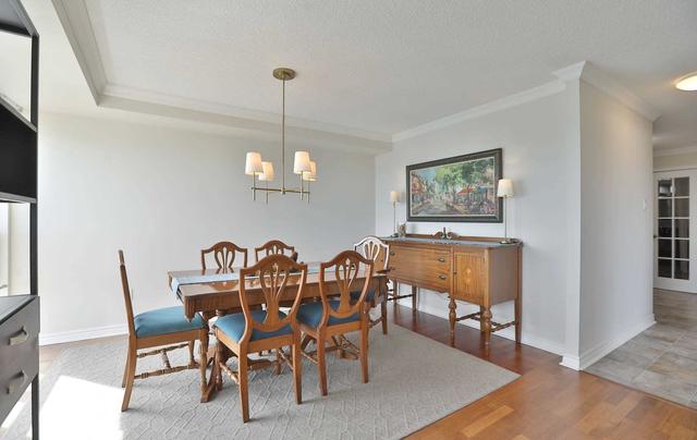 802 - 2210 Lakeshore Rd, Condo with 2 bedrooms, 2 bathrooms and 3 parking in Burlington ON | Image 2