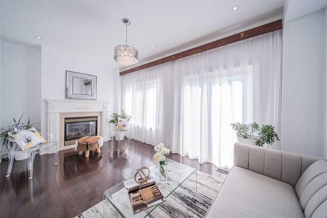 37 Spring Arbour Rd, House semidetached with 3 bedrooms, 4 bathrooms and 3 parking in Vaughan ON | Image 2
