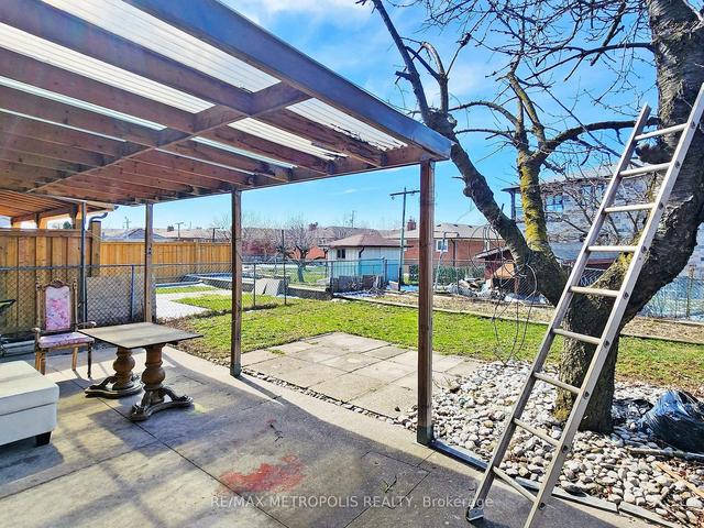 161 Ardwick Blvd, House semidetached with 3 bedrooms, 2 bathrooms and 3 parking in Toronto ON | Image 33