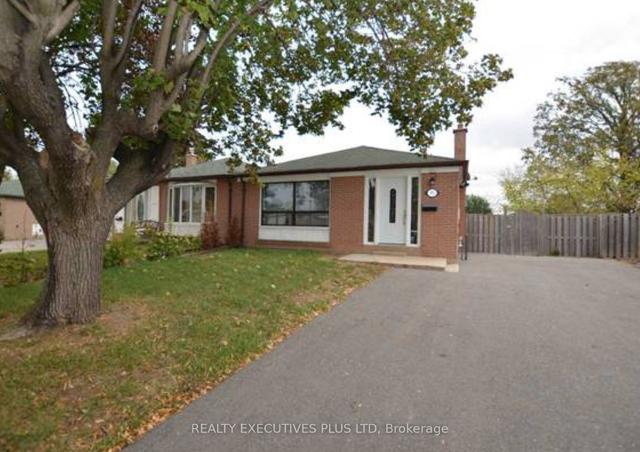 97 Avondale Blvd, House semidetached with 3 bedrooms, 2 bathrooms and 5 parking in Brampton ON | Image 1