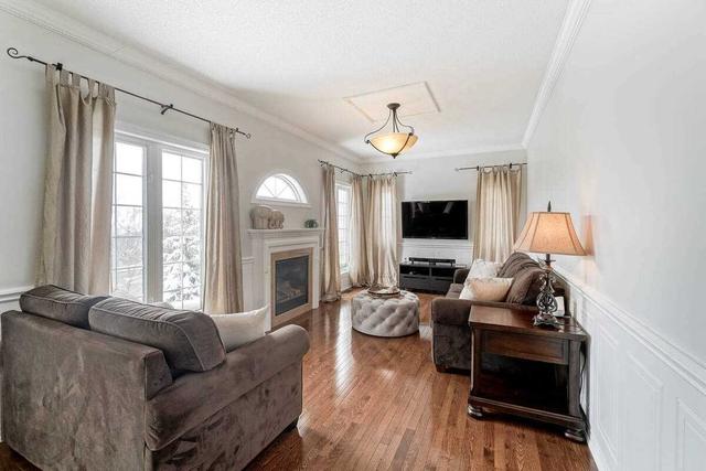 34 Hibiscus Crt, House detached with 4 bedrooms, 4 bathrooms and 6 parking in Brampton ON | Image 3