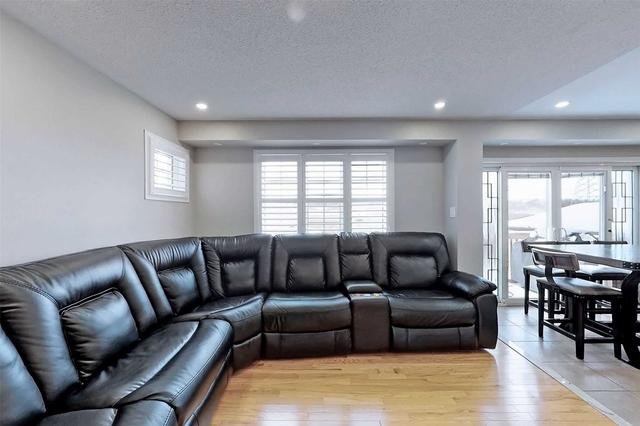 48 Grainger Cres, House detached with 4 bedrooms, 3 bathrooms and 6 parking in Ajax ON | Image 2