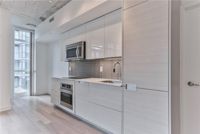 411 - 210 Simcoe St, Condo with 3 bedrooms, 2 bathrooms and 1 parking in Toronto ON | Image 6