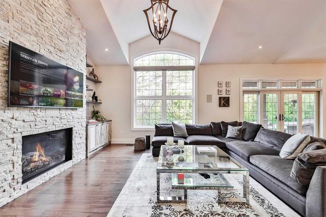 363 Seaton Dr, House detached with 3 bedrooms, 5 bathrooms and 7 parking in Oakville ON | Image 6