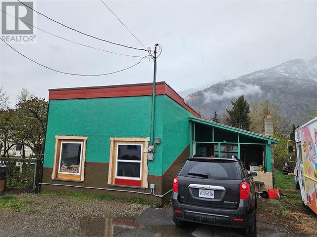 2149 Main Street, House detached with 2 bedrooms, 1 bathrooms and null parking in Okanagan Similkameen B BC | Image 1