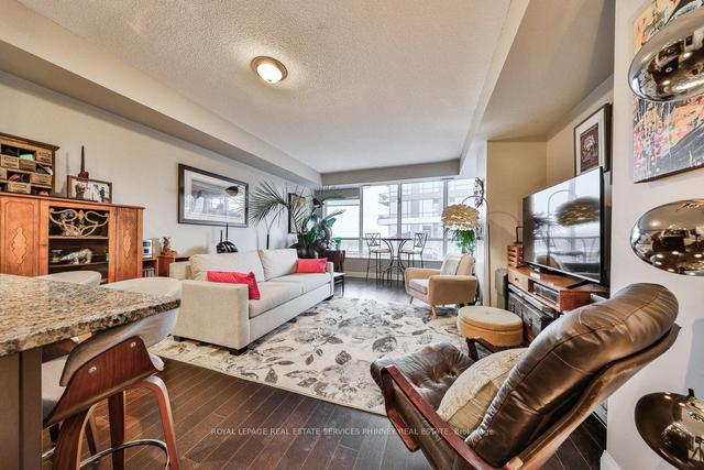 619 - 1 Hurontario St, Condo with 1 bedrooms, 1 bathrooms and 1 parking in Mississauga ON | Image 2