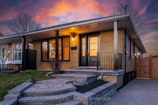 23 Niantic Cres, House semidetached with 3 bedrooms, 2 bathrooms and 4 parking in Toronto ON | Image 12