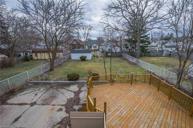 261 Ross Avenue, House detached with 3 bedrooms, 1 bathrooms and null parking in Sarnia ON | Image 26