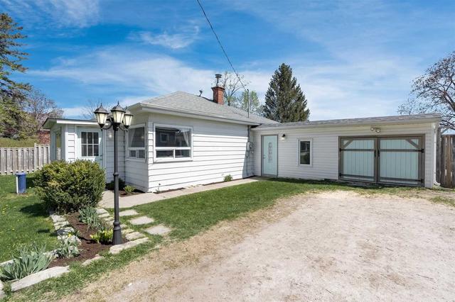 3829 Crossland Rd, House detached with 3 bedrooms, 1 bathrooms and 9 parking in Springwater ON | Image 12