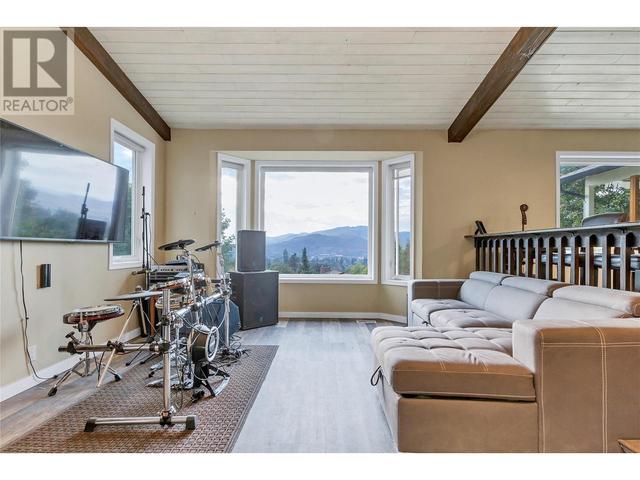 4308 Wellington Drive, House detached with 4 bedrooms, 3 bathrooms and 2 parking in Vernon BC | Image 38