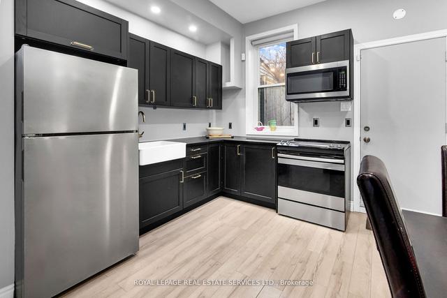 660 Dundas St W, House attached with 2 bedrooms, 2 bathrooms and 2 parking in Toronto ON | Image 5