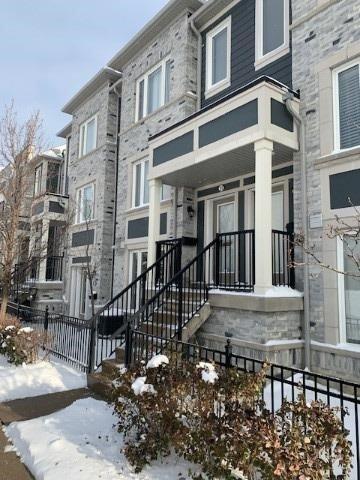 25 - 60 Fairwood Circ, Townhouse with 2 bedrooms, 3 bathrooms and 2 parking in Brampton ON | Image 1