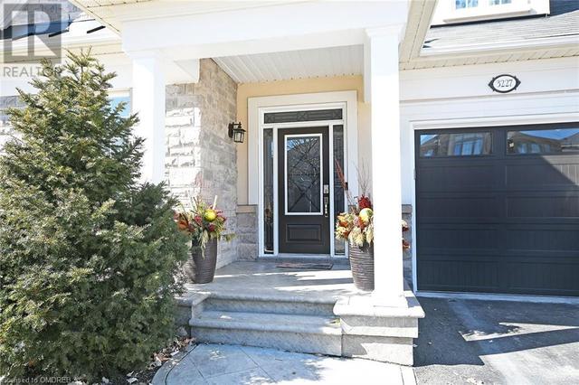 3227 Stocksbridge Avenue, House detached with 4 bedrooms, 2 bathrooms and null parking in Oakville ON | Image 2